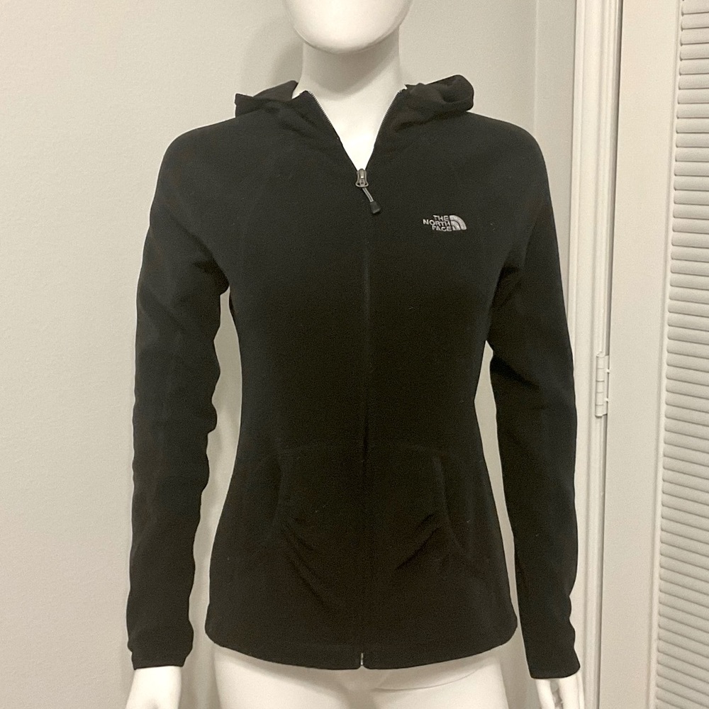 North Face Women's black fleece jacket with a hood. pockets and front zip. SZ-SP